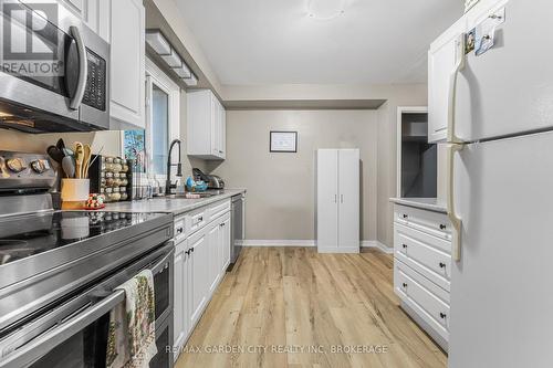 141 Woodrow Street, St. Catharines (455 - Secord Woods), ON - Indoor Photo Showing Kitchen