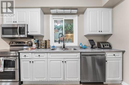 141 Woodrow Street, St. Catharines (455 - Secord Woods), ON - Indoor Photo Showing Kitchen With Double Sink