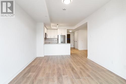 402 - 345 Wheat Boom Drive, Oakville, ON - Indoor Photo Showing Kitchen