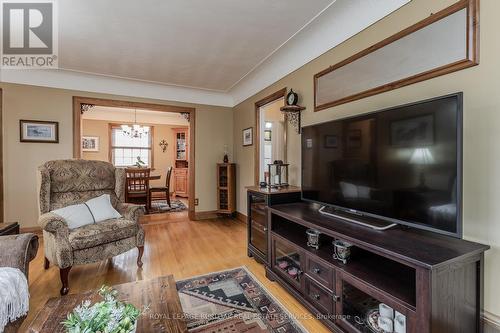 1 Wilmar Court, Hamilton, ON - Indoor Photo Showing Living Room