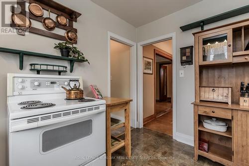 1 Wilmar Court, Hamilton, ON - Indoor Photo Showing Kitchen