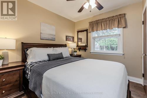 1 Wilmar Court, Hamilton, ON - Indoor Photo Showing Bedroom