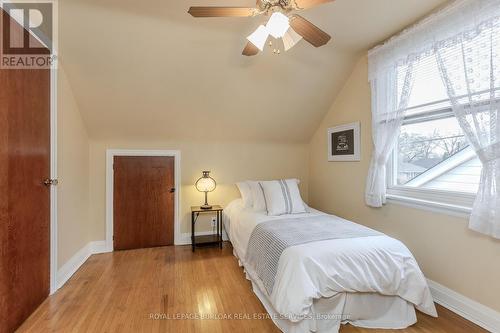 1 Wilmar Court, Hamilton, ON - Indoor Photo Showing Bedroom