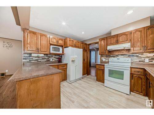 7008 157 Av Nw, Edmonton, AB - Indoor Photo Showing Kitchen