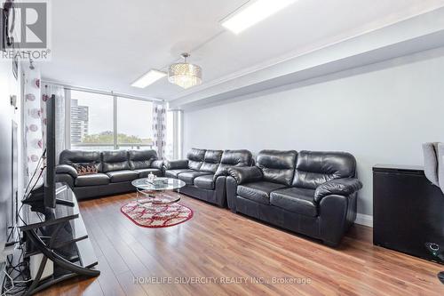 403 - 75 King Street E, Mississauga, ON - Indoor Photo Showing Living Room