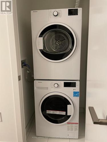 210 - 9 Tecumseth Street, Toronto, ON - Indoor Photo Showing Laundry Room