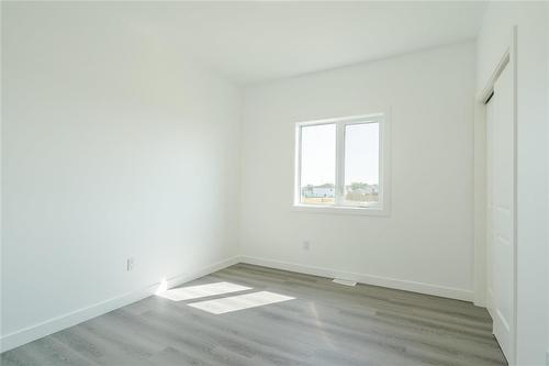 41 Falcon Drive, New Bothwell, MB - Indoor Photo Showing Other Room