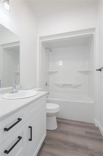 41 Falcon Drive, New Bothwell, MB - Indoor Photo Showing Bathroom