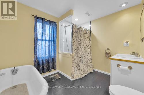 30 Cedar Street, Belleville, ON - Indoor Photo Showing Bathroom