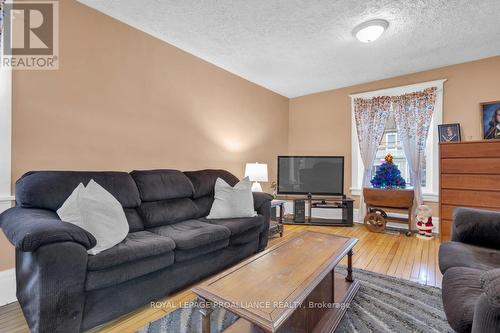 30 Cedar Street, Belleville, ON - Indoor Photo Showing Living Room