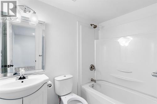 27 Doyle Street, St John'S, NL - Indoor Photo Showing Bathroom