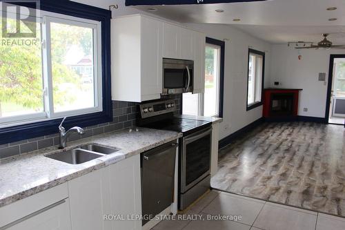 304 Nelson Street, Brantford, ON - Indoor Photo Showing Kitchen With Double Sink