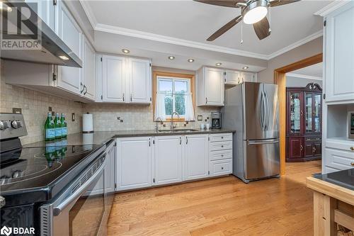 726 Greycedar Crescent, Mississauga, ON - Indoor Photo Showing Kitchen With Double Sink