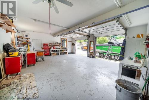 9881 Estates Road, Cranbrook, BC - Indoor Photo Showing Garage