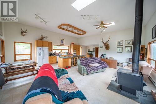 9881 Estates Road, Cranbrook, BC - Indoor Photo Showing Living Room