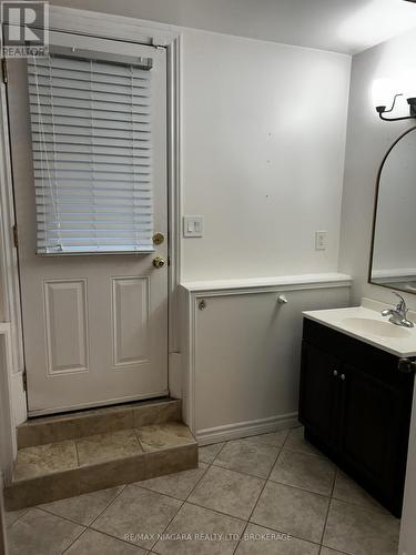 1056 Beach Boulevard, Hamilton (Hamilton Beach), ON - Indoor Photo Showing Bathroom