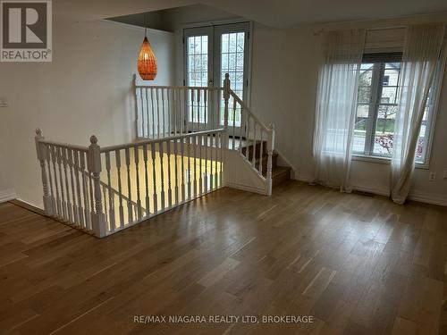 1056 Beach Boulevard, Hamilton (Hamilton Beach), ON - Indoor Photo Showing Other Room