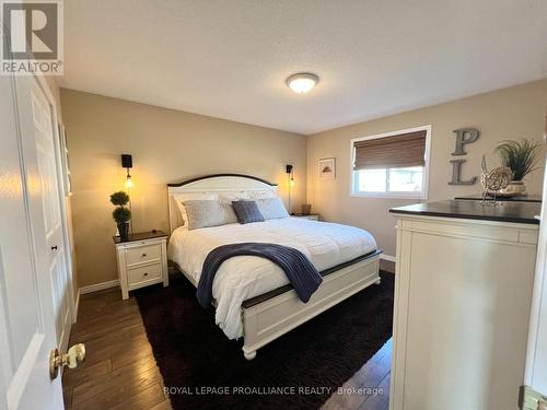 118 Raglan Street, Brighton, ON - Indoor Photo Showing Bedroom