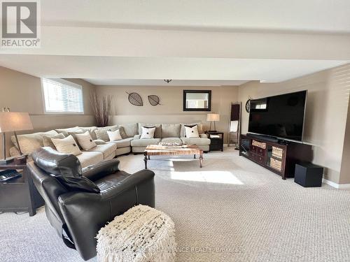 118 Raglan Street, Brighton, ON - Indoor Photo Showing Living Room