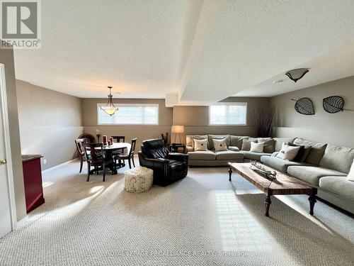 118 Raglan Street, Brighton, ON - Indoor Photo Showing Living Room