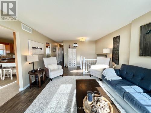 118 Raglan Street, Brighton, ON - Indoor Photo Showing Living Room