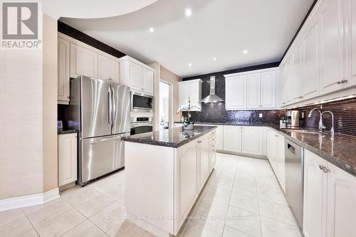 3 - 4135 Shipp Drive, Mississauga, ON - Indoor Photo Showing Kitchen With Upgraded Kitchen