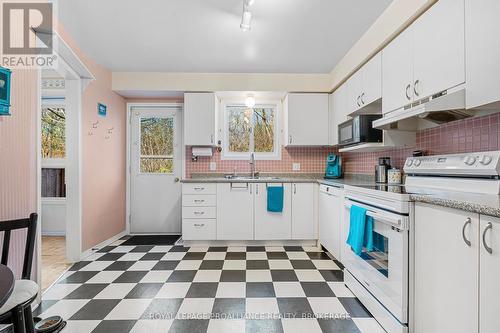 290 Vanguard Court, Kingston (East Gardiners Rd), ON - Indoor Photo Showing Kitchen