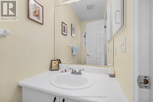 290 Vanguard Court, Kingston (East Gardiners Rd), ON - Indoor Photo Showing Bathroom