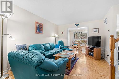 290 Vanguard Court, Kingston (East Gardiners Rd), ON - Indoor Photo Showing Living Room