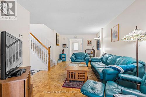 290 Vanguard Court, Kingston (East Gardiners Rd), ON - Indoor Photo Showing Living Room