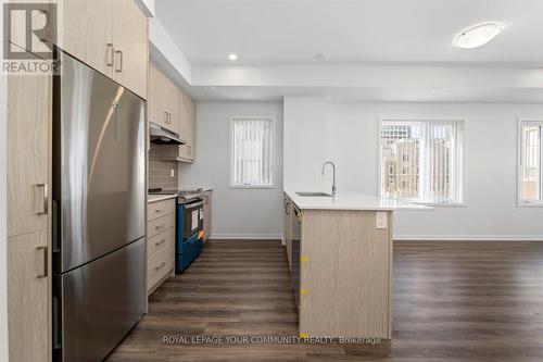 Th 207 - 141 Honeycrisp Crescent, Vaughan, ON - Indoor Photo Showing Kitchen