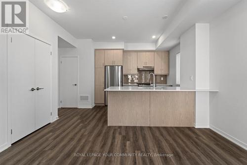 Th 207 - 141 Honeycrisp Crescent, Vaughan, ON - Indoor Photo Showing Kitchen