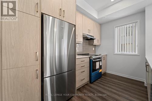 Th 207 - 141 Honeycrisp Crescent, Vaughan, ON - Indoor Photo Showing Kitchen