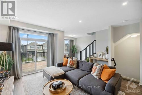 1028 Apolune Street, Ottawa, ON - Indoor Photo Showing Living Room