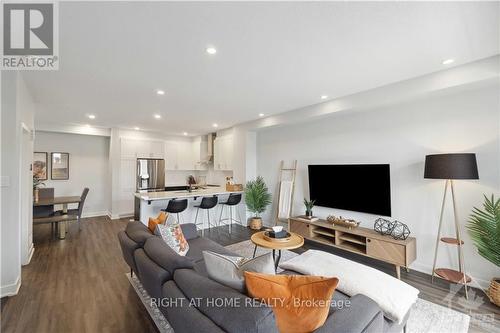 1028 Apolune Street, Ottawa, ON - Indoor Photo Showing Living Room