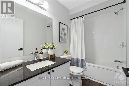 1028 Apolune Street, Ottawa, ON - Indoor Photo Showing Bathroom