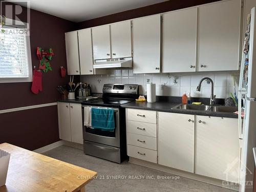 3133 Quail Drive, Ottawa, ON - Indoor Photo Showing Kitchen With Double Sink