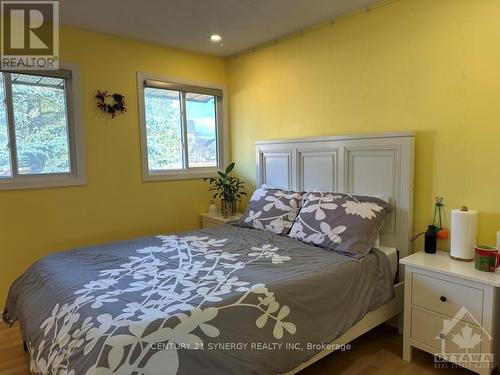 3133 Quail Drive, Ottawa, ON - Indoor Photo Showing Bedroom