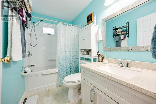 399 Mitton Street South, Sarnia, ON - Indoor Photo Showing Bathroom