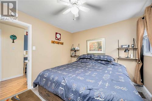 399 Mitton Street South, Sarnia, ON - Indoor Photo Showing Bedroom