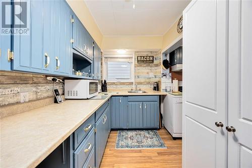 399 Mitton Street South, Sarnia, ON - Indoor Photo Showing Kitchen