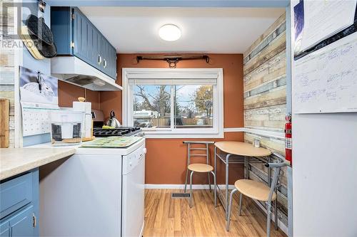 399 Mitton Street South, Sarnia, ON - Indoor Photo Showing Kitchen