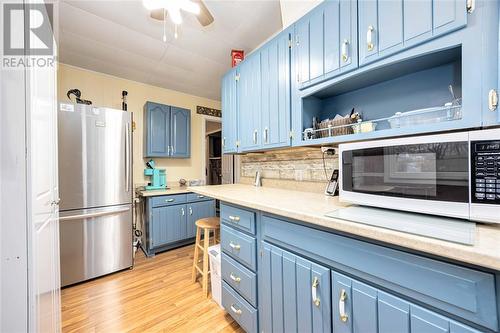 399 Mitton Street South, Sarnia, ON - Indoor Photo Showing Kitchen