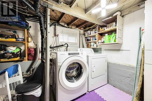 399 Mitton Street South, Sarnia, ON - Indoor Photo Showing Laundry Room