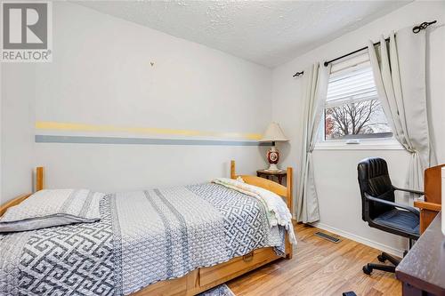 399 Mitton Street South, Sarnia, ON - Indoor Photo Showing Bedroom