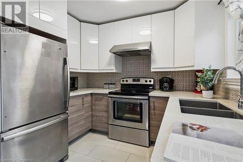 1221 Dundix Road Unit# 176, Mississauga, ON - Indoor Photo Showing Kitchen With Double Sink With Upgraded Kitchen