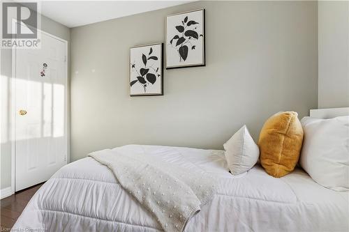 1221 Dundix Road Unit# 176, Mississauga, ON - Indoor Photo Showing Bedroom