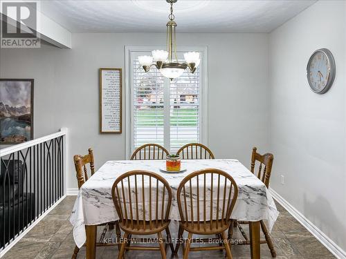 312 Oak Avenue, Strathroy-Caradoc (Sw), ON - Indoor Photo Showing Dining Room