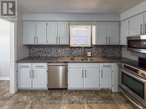 312 Oak Avenue, Strathroy-Caradoc (Sw), ON - Indoor Photo Showing Kitchen With Stainless Steel Kitchen With Double Sink