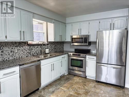 312 Oak Avenue, Strathroy-Caradoc (Sw), ON - Indoor Photo Showing Kitchen With Stainless Steel Kitchen With Double Sink